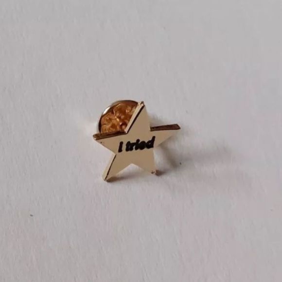 🚨🔜 F I N A L  S A L E 🔚🚨 Gold Star Pin - Picture 3 of 4